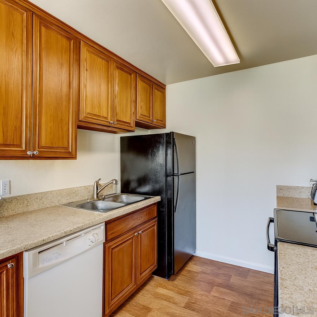 Detail Gallery Image 5 of 11 For 8628  via Mallorca  a, La Jolla,  CA 92037 - 0 Beds | 1 Baths