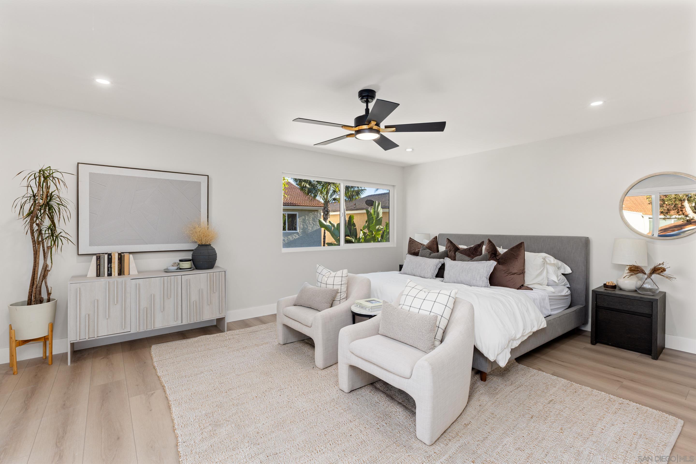 Detail Gallery Image 13 of 32 For , Coronado,  CA 92118 - 5 Beds | 3 Baths