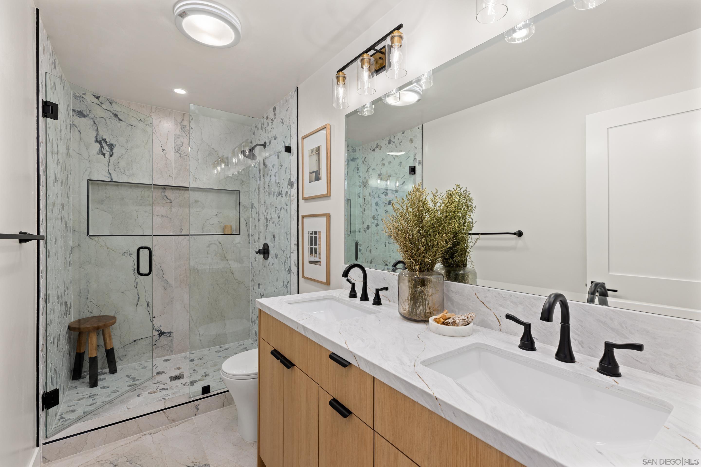 Detail Gallery Image 18 of 32 For , Coronado,  CA 92118 - 5 Beds | 3 Baths