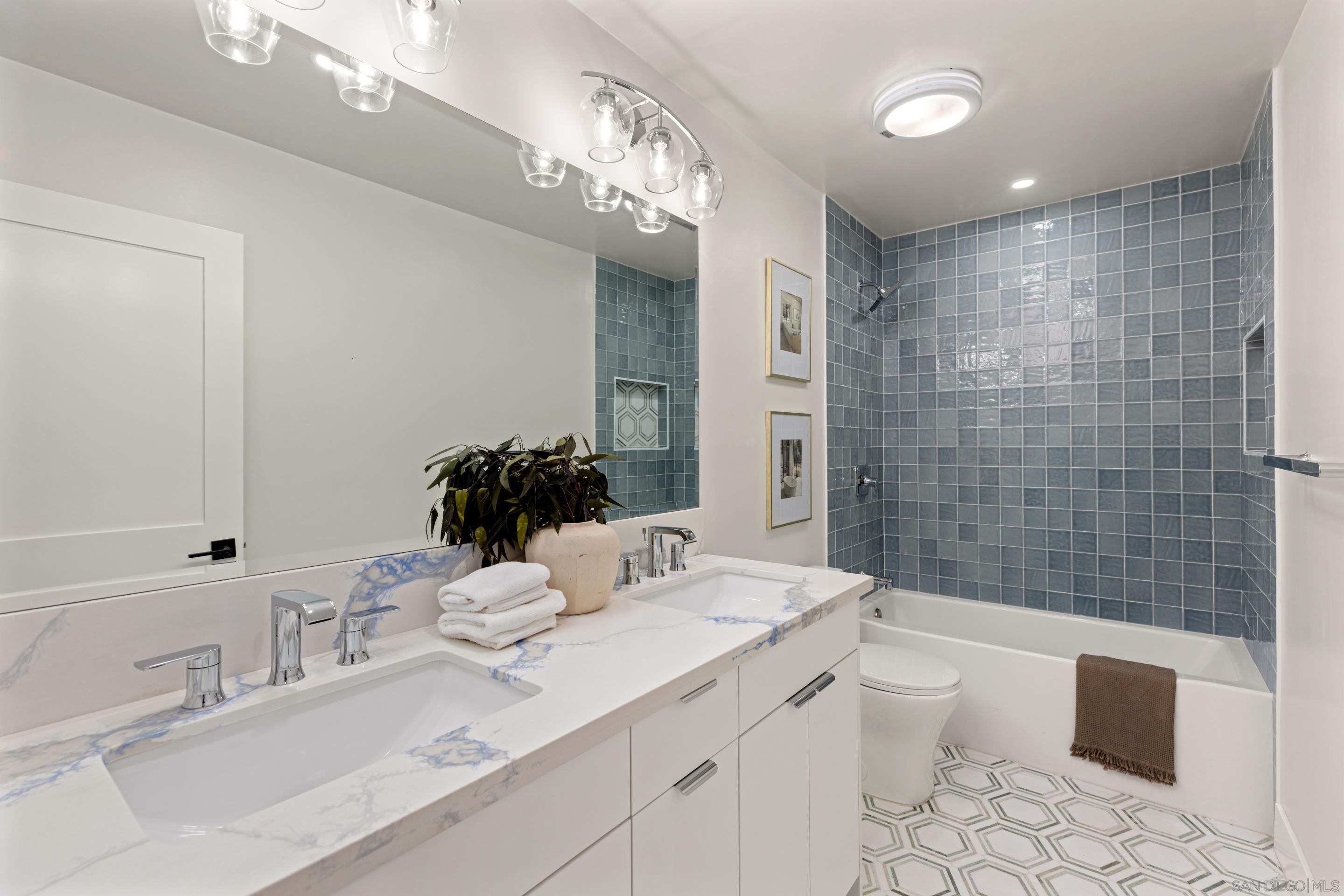 Detail Gallery Image 20 of 32 For , Coronado,  CA 92118 - 5 Beds | 3 Baths