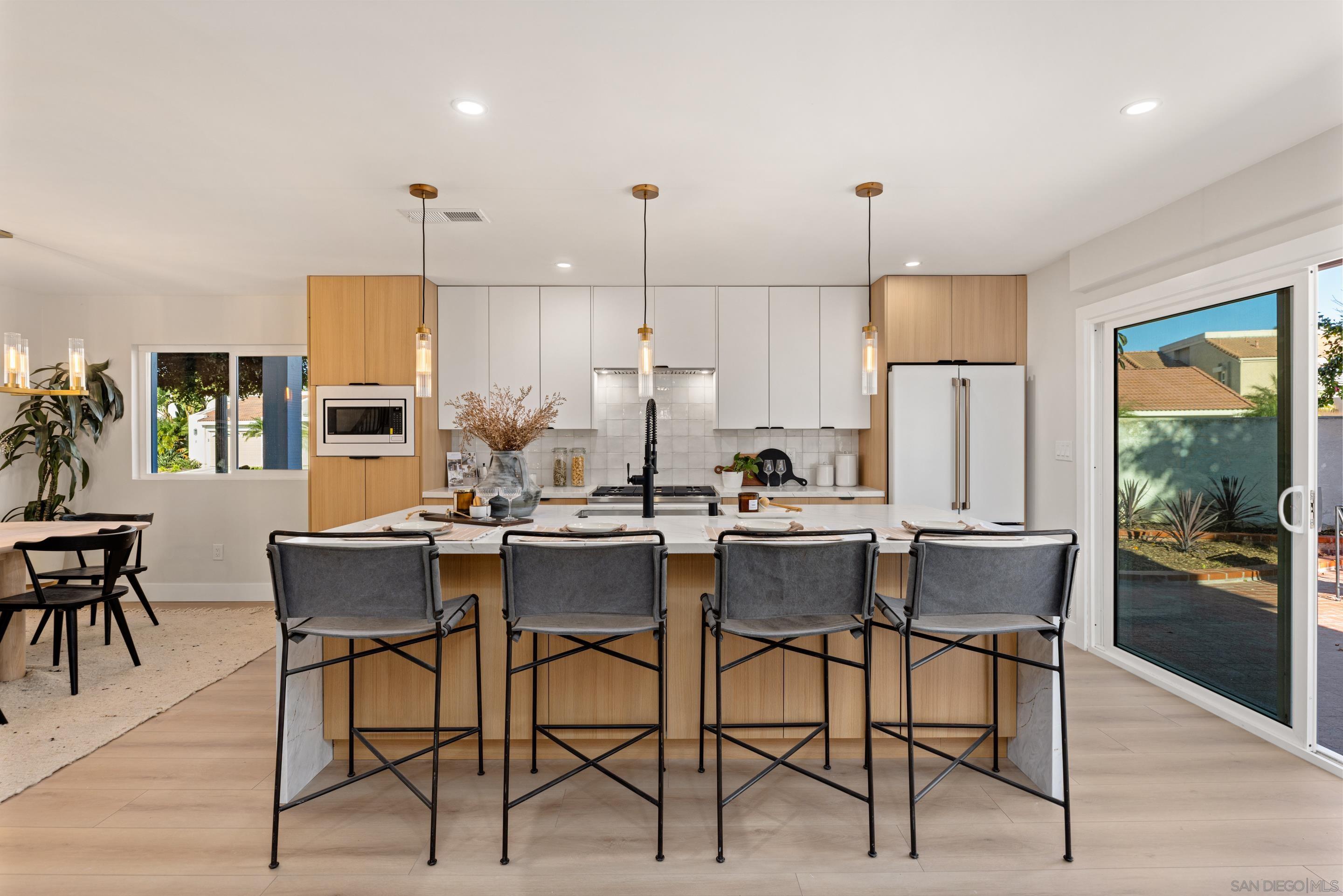 Detail Gallery Image 4 of 32 For , Coronado,  CA 92118 - 5 Beds | 3 Baths