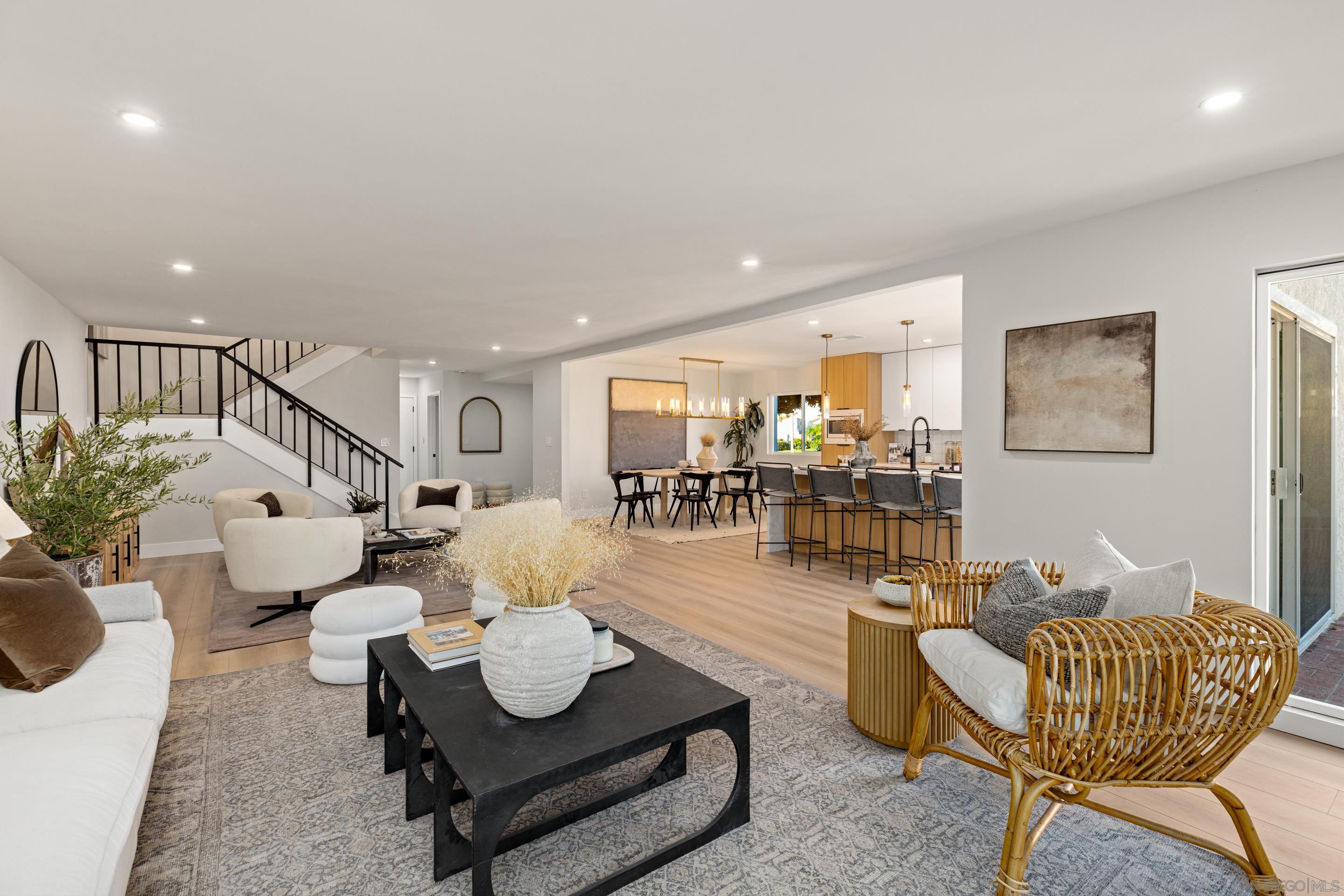 Detail Gallery Image 5 of 32 For , Coronado,  CA 92118 - 5 Beds | 3 Baths