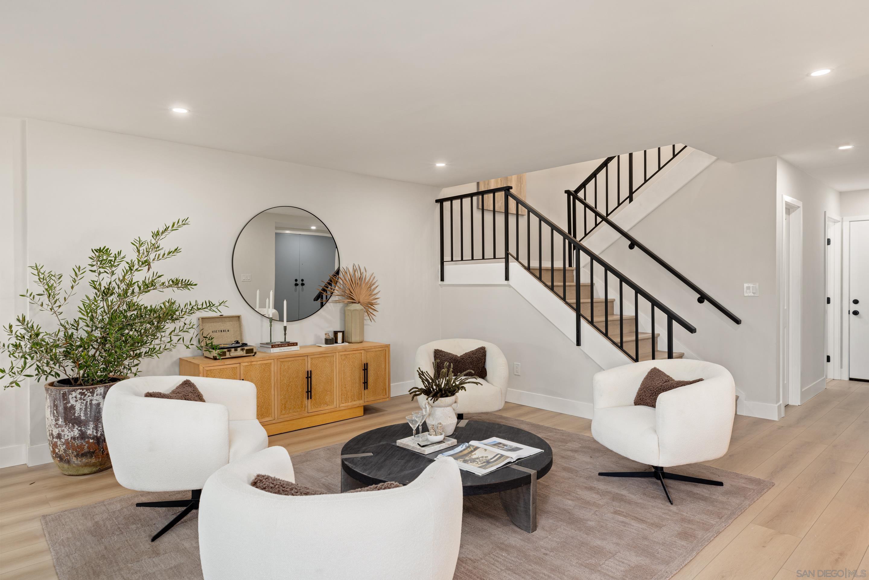 Detail Gallery Image 8 of 32 For , Coronado,  CA 92118 - 5 Beds | 3 Baths