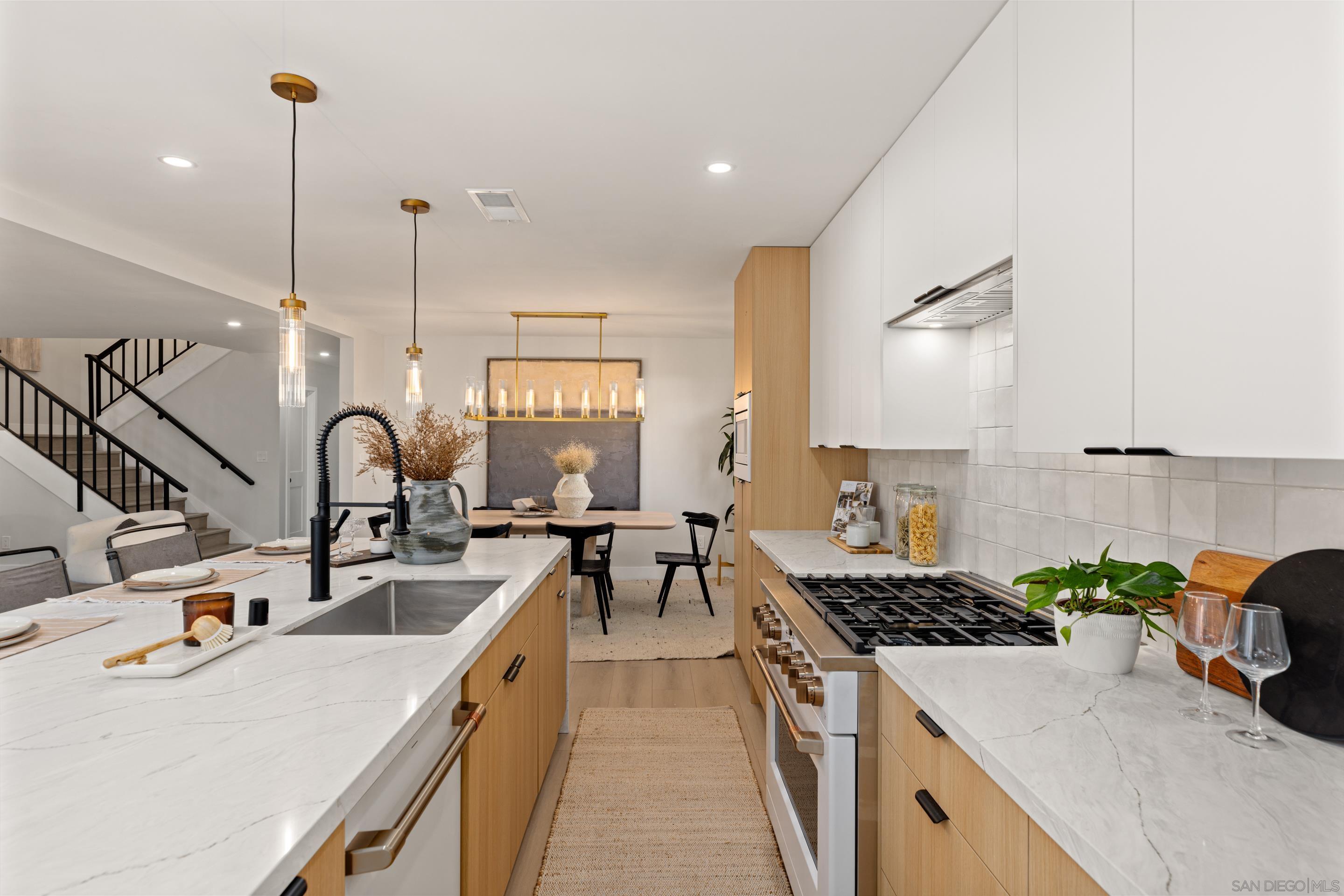 Detail Gallery Image 9 of 32 For , Coronado,  CA 92118 - 5 Beds | 3 Baths