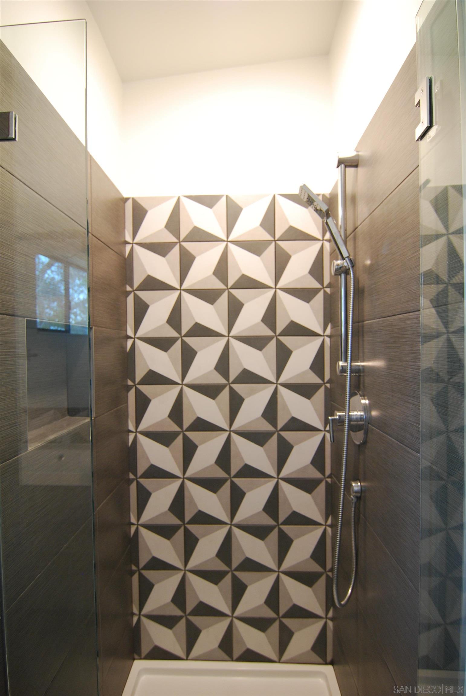 Detail Gallery Image 16 of 20 For 385  Juniper, Carlsbad,  CA 92008 - – Beds | – Baths