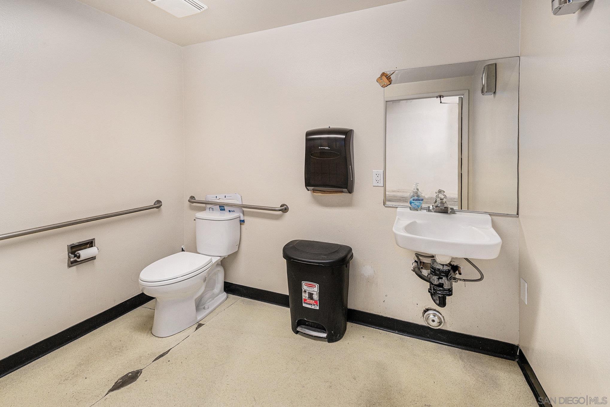 Detail Gallery Image 13 of 20 For 5731  Palmer Way #C, Carlsbad,  CA 92010 - – Beds | – Baths