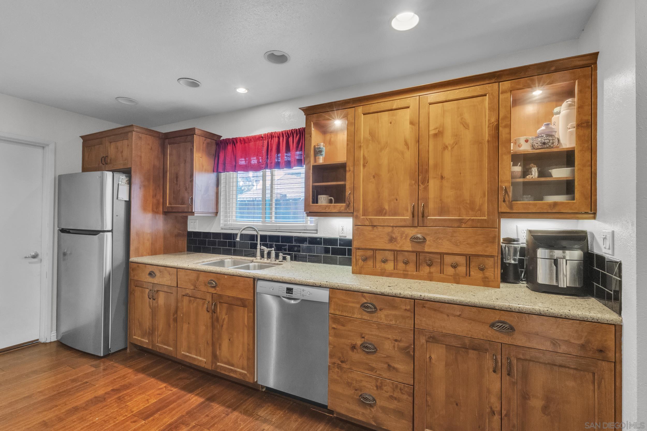 Detail Gallery Image 12 of 48 For 6907  Bettyhill Dr., San Diego,  CA 92117 - 4 Beds | 2 Baths