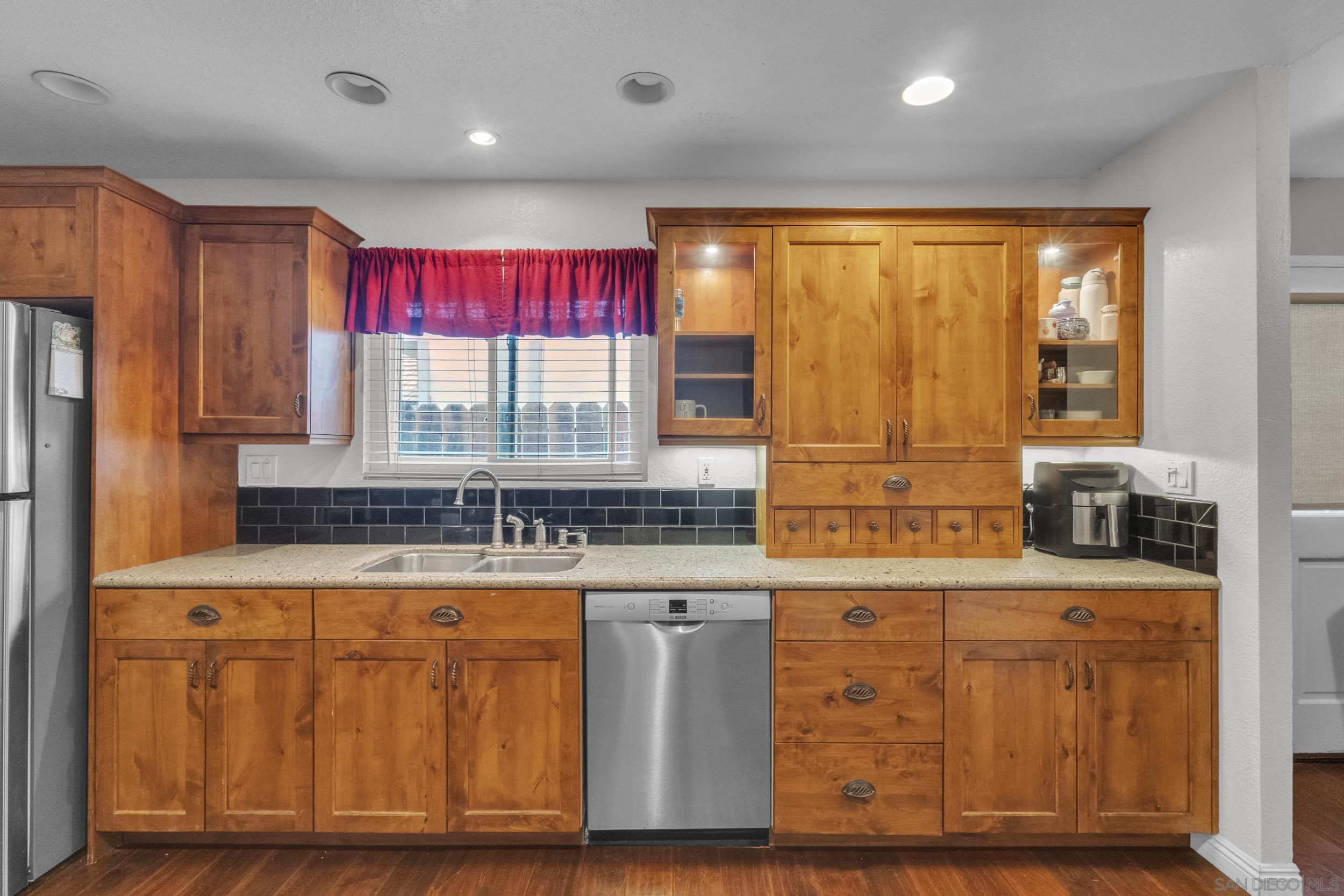 Detail Gallery Image 13 of 48 For 6907  Bettyhill Dr., San Diego,  CA 92117 - 4 Beds | 2 Baths