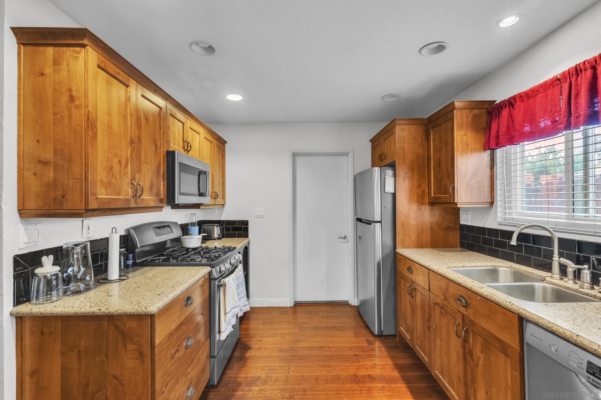 Detail Gallery Image 4 of 48 For 6907  Bettyhill Dr., San Diego,  CA 92117 - 4 Beds | 2 Baths