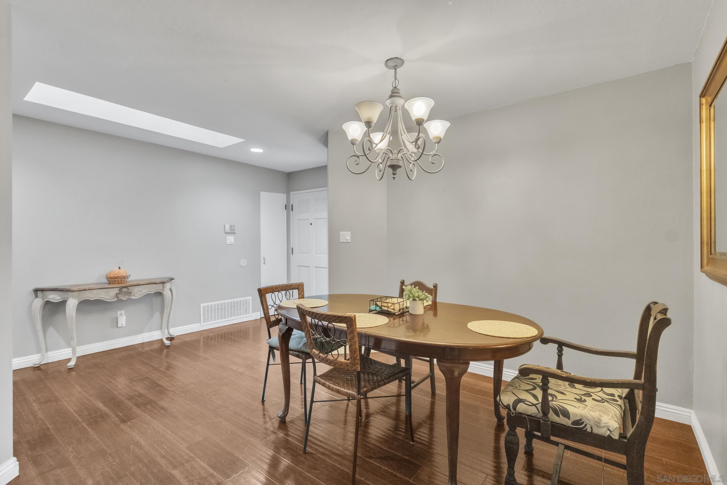 Detail Gallery Image 5 of 48 For 6907  Bettyhill Dr., San Diego,  CA 92117 - 4 Beds | 2 Baths