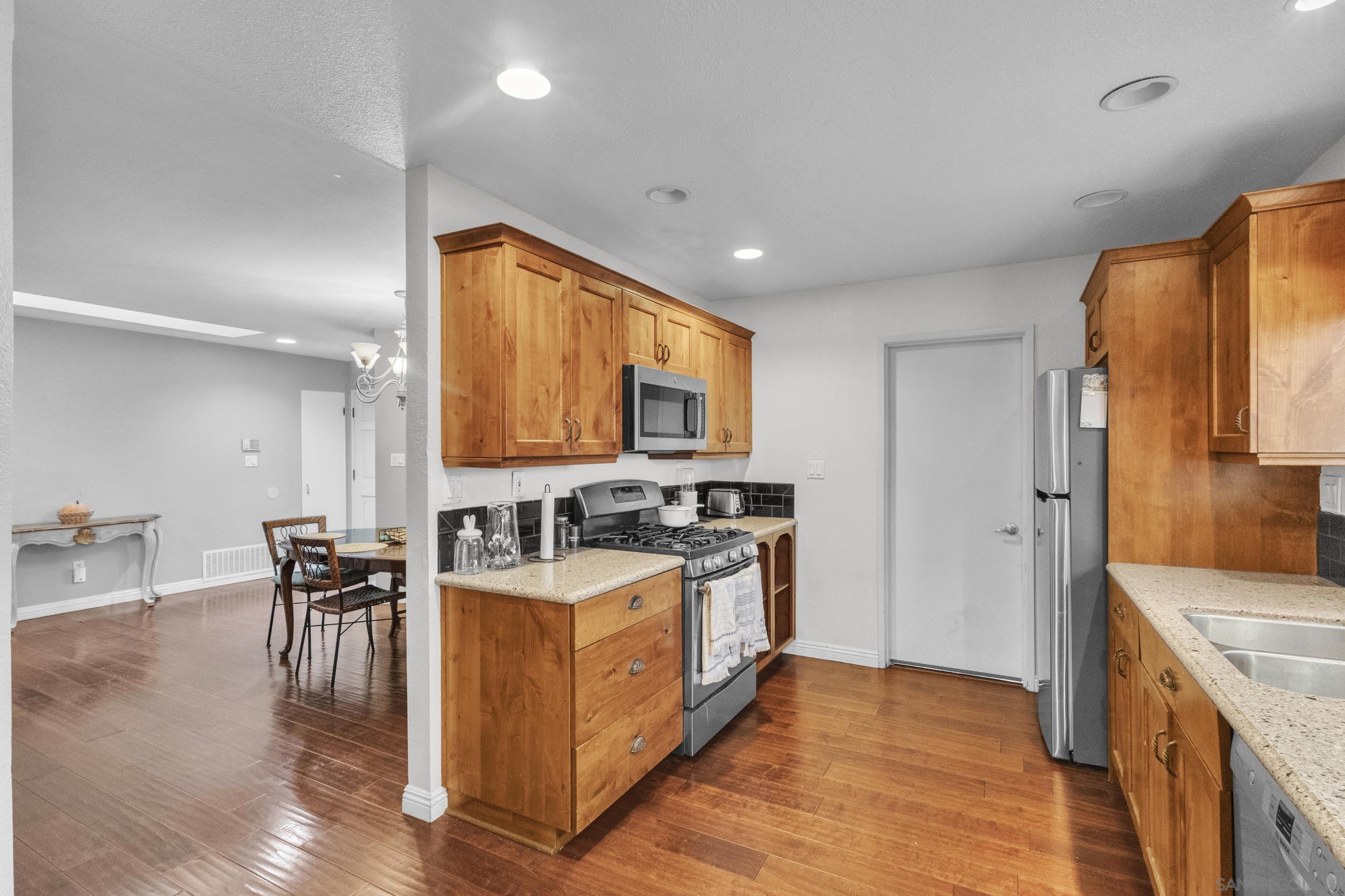 Detail Gallery Image 6 of 48 For 6907  Bettyhill Dr., San Diego,  CA 92117 - 4 Beds | 2 Baths