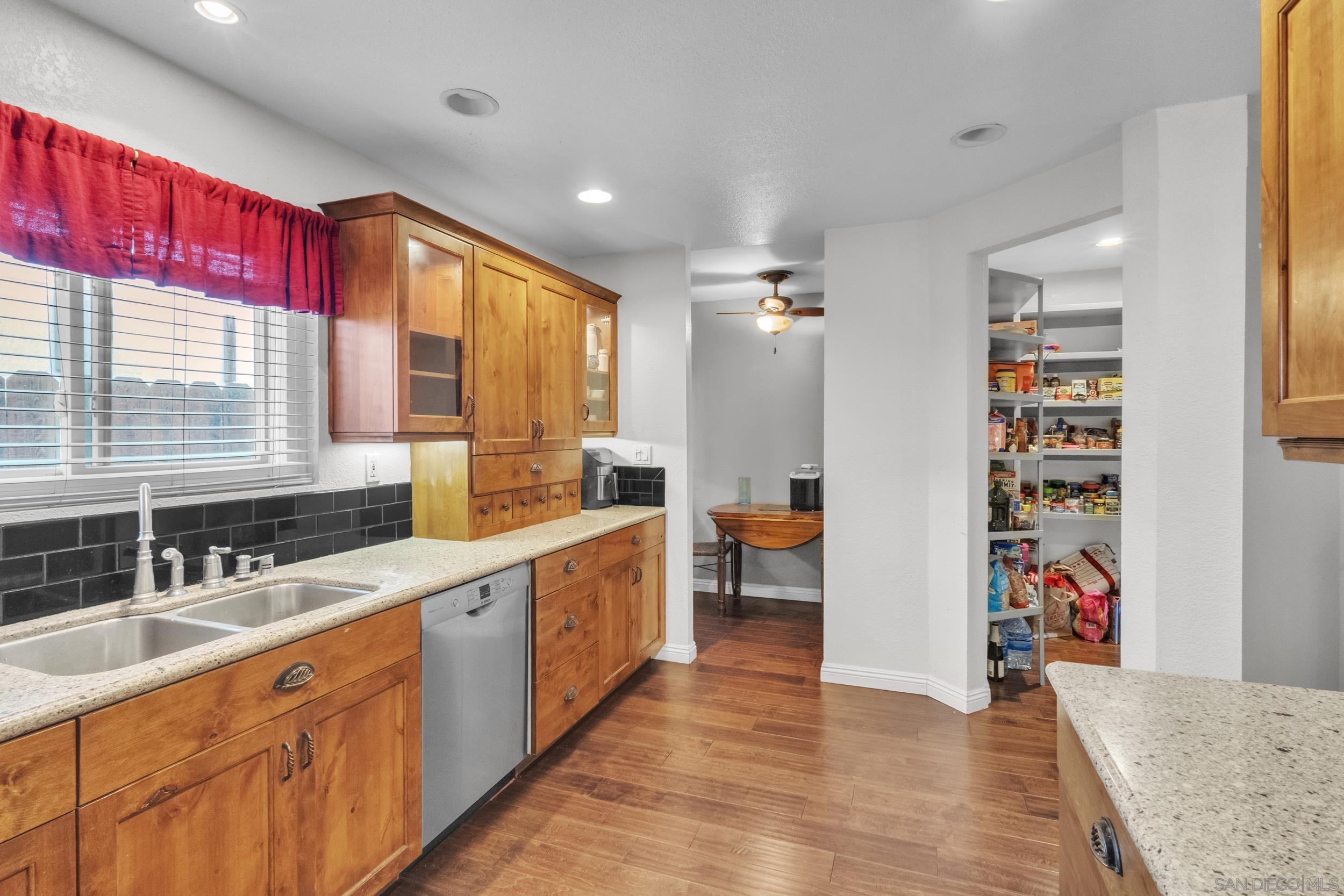 Detail Gallery Image 8 of 48 For 6907  Bettyhill Dr., San Diego,  CA 92117 - 4 Beds | 2 Baths