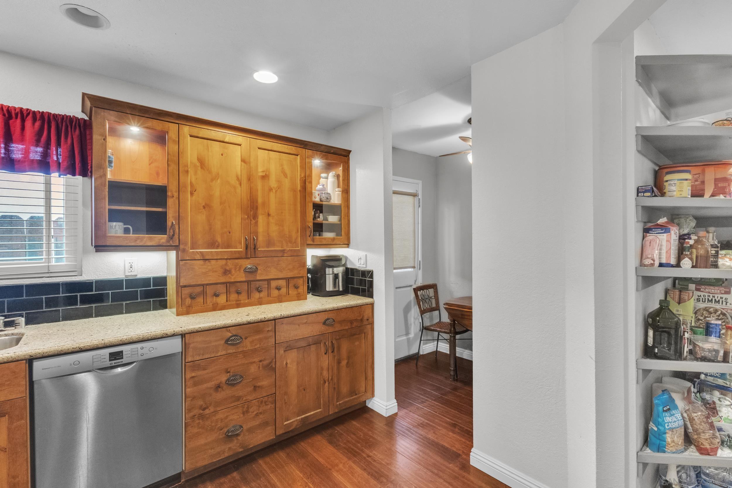 Detail Gallery Image 9 of 48 For 6907  Bettyhill Dr., San Diego,  CA 92117 - 4 Beds | 2 Baths