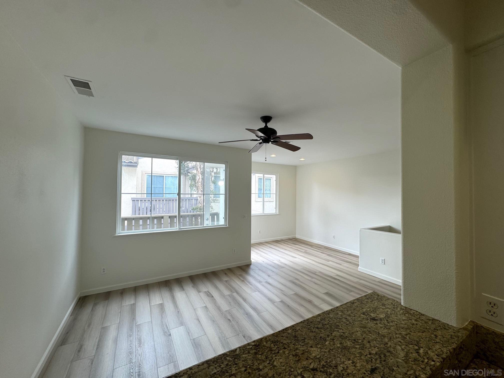 Detail Gallery Image 13 of 26 For 6141  Paseo Granito, Carlsbad,  CA 92009 - 3 Beds | 2 Baths