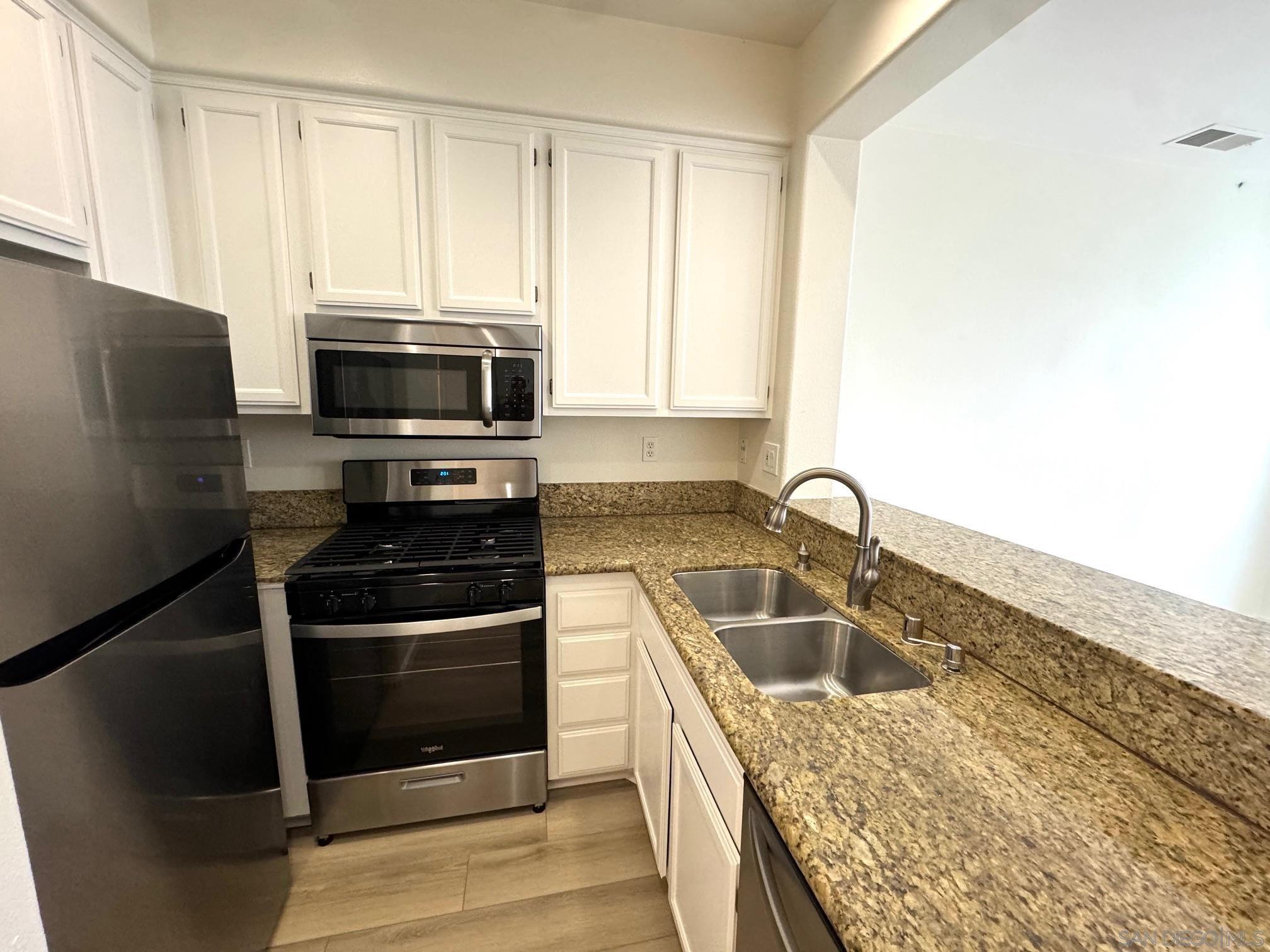 Detail Gallery Image 14 of 26 For 6141  Paseo Granito, Carlsbad,  CA 92009 - 3 Beds | 2 Baths