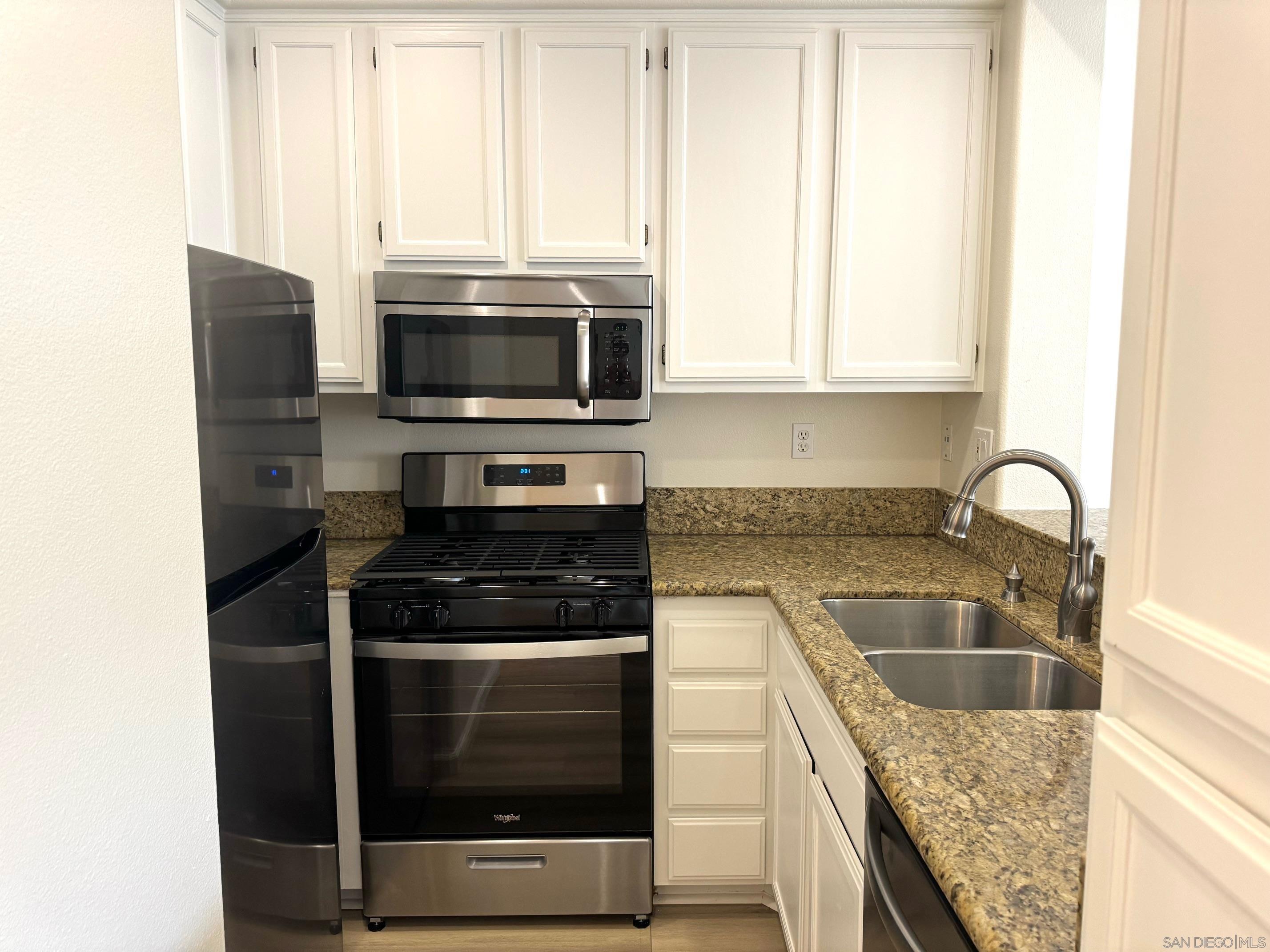 Detail Gallery Image 15 of 26 For 6141  Paseo Granito, Carlsbad,  CA 92009 - 3 Beds | 2 Baths