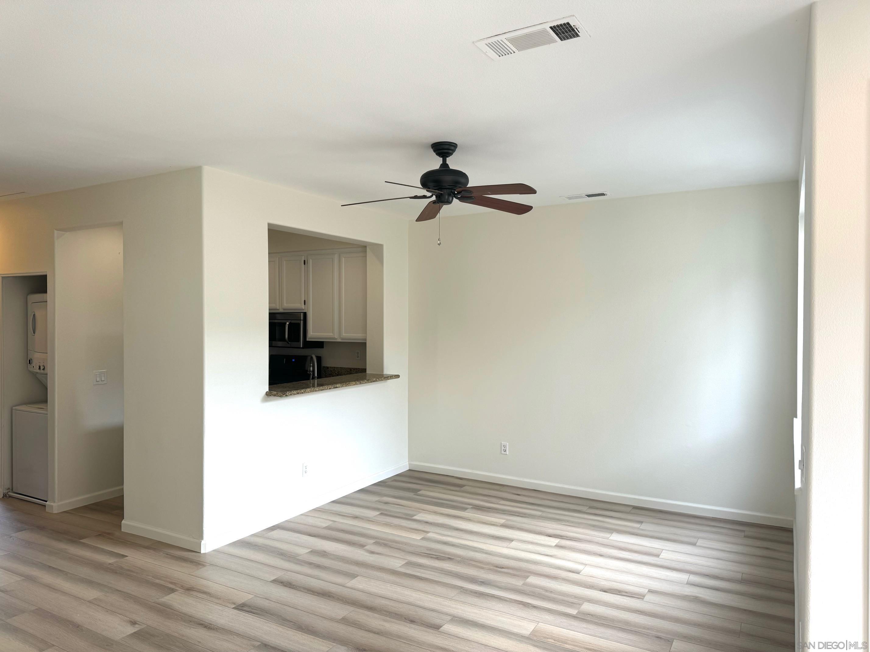 Detail Gallery Image 16 of 26 For 6141  Paseo Granito, Carlsbad,  CA 92009 - 3 Beds | 2 Baths