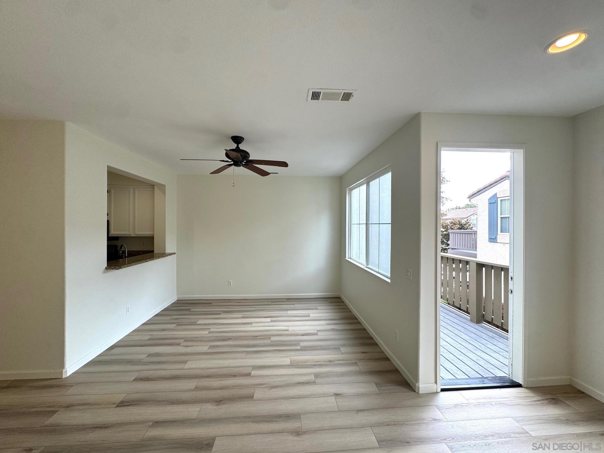 Detail Gallery Image 4 of 26 For 6141  Paseo Granito, Carlsbad,  CA 92009 - 3 Beds | 2 Baths