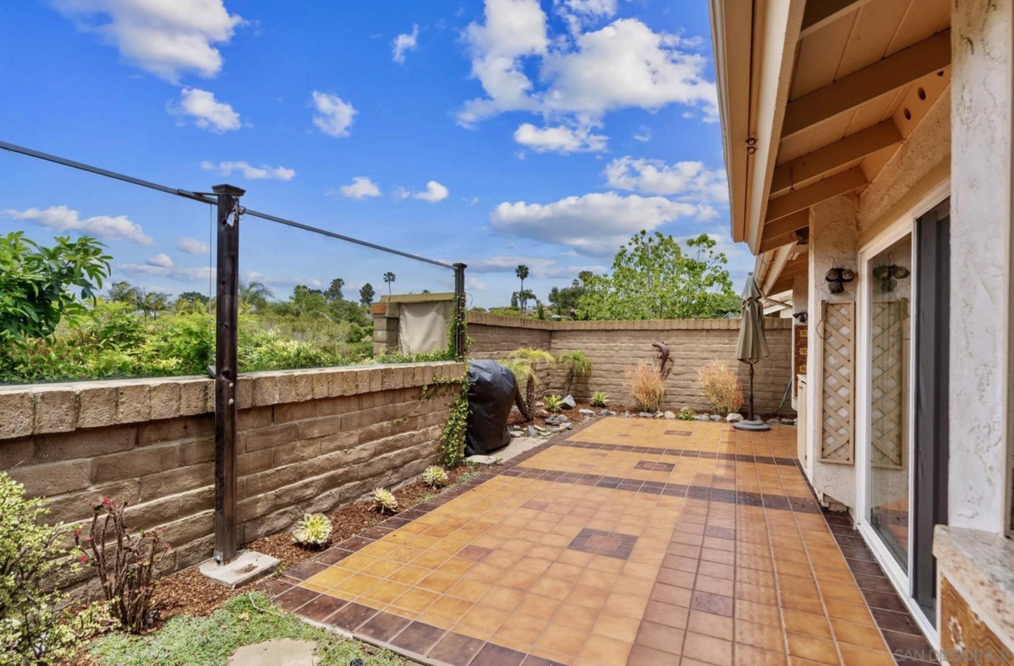 Front Image Thumbnail for SD250044634