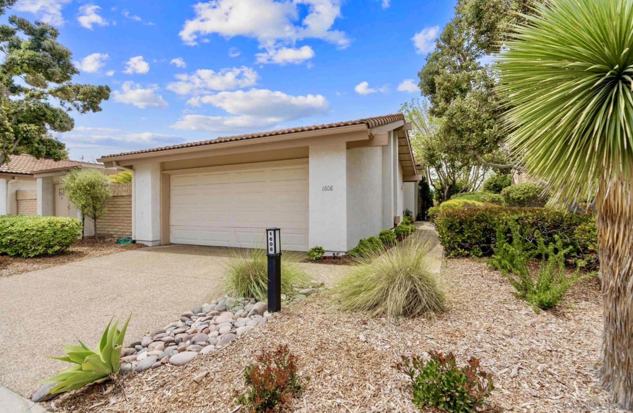 Detail Gallery Image 2 of 27 For 1608  Caminito Asterisco, La Jolla,  CA 92037 - 3 Beds | 2 Baths