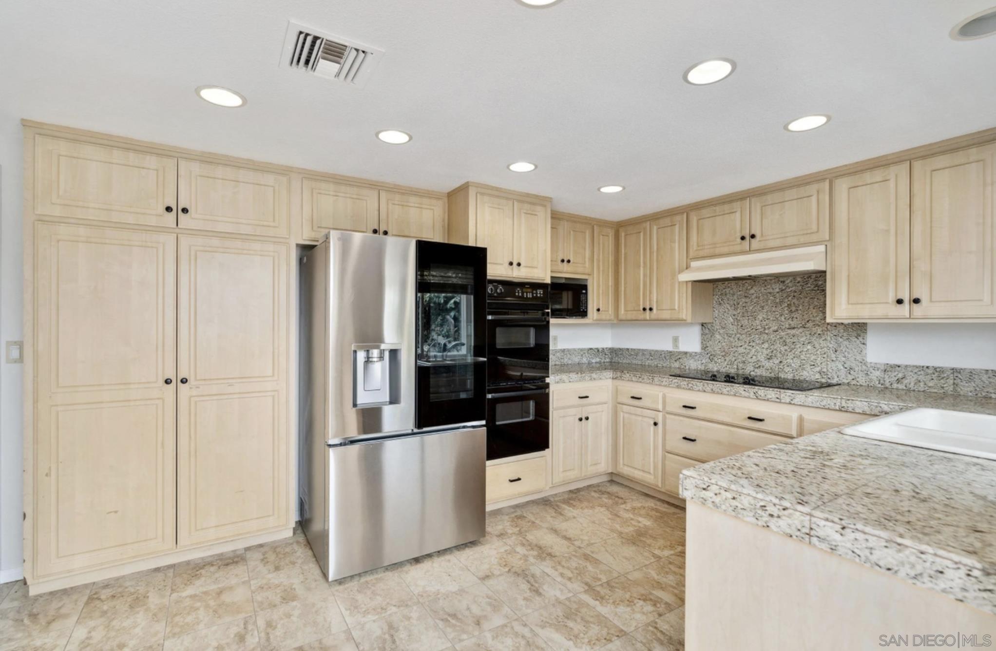 Detail Gallery Image 11 of 27 For 1608  Caminito Asterisco, La Jolla,  CA 92037 - 3 Beds | 2 Baths