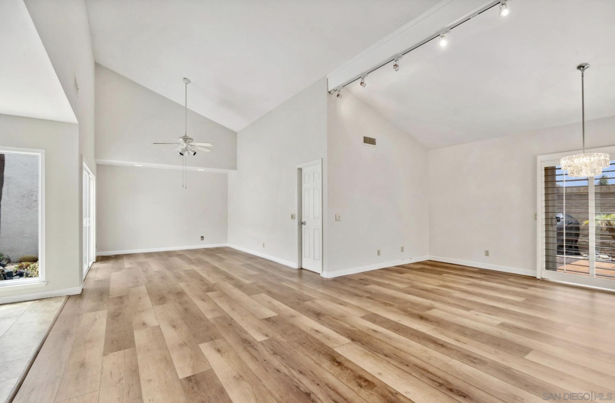 Detail Gallery Image 12 of 27 For 1608  Caminito Asterisco, La Jolla,  CA 92037 - 3 Beds | 2 Baths