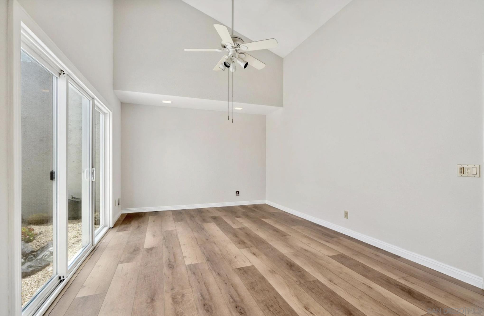 Detail Gallery Image 13 of 27 For 1608  Caminito Asterisco, La Jolla,  CA 92037 - 3 Beds | 2 Baths