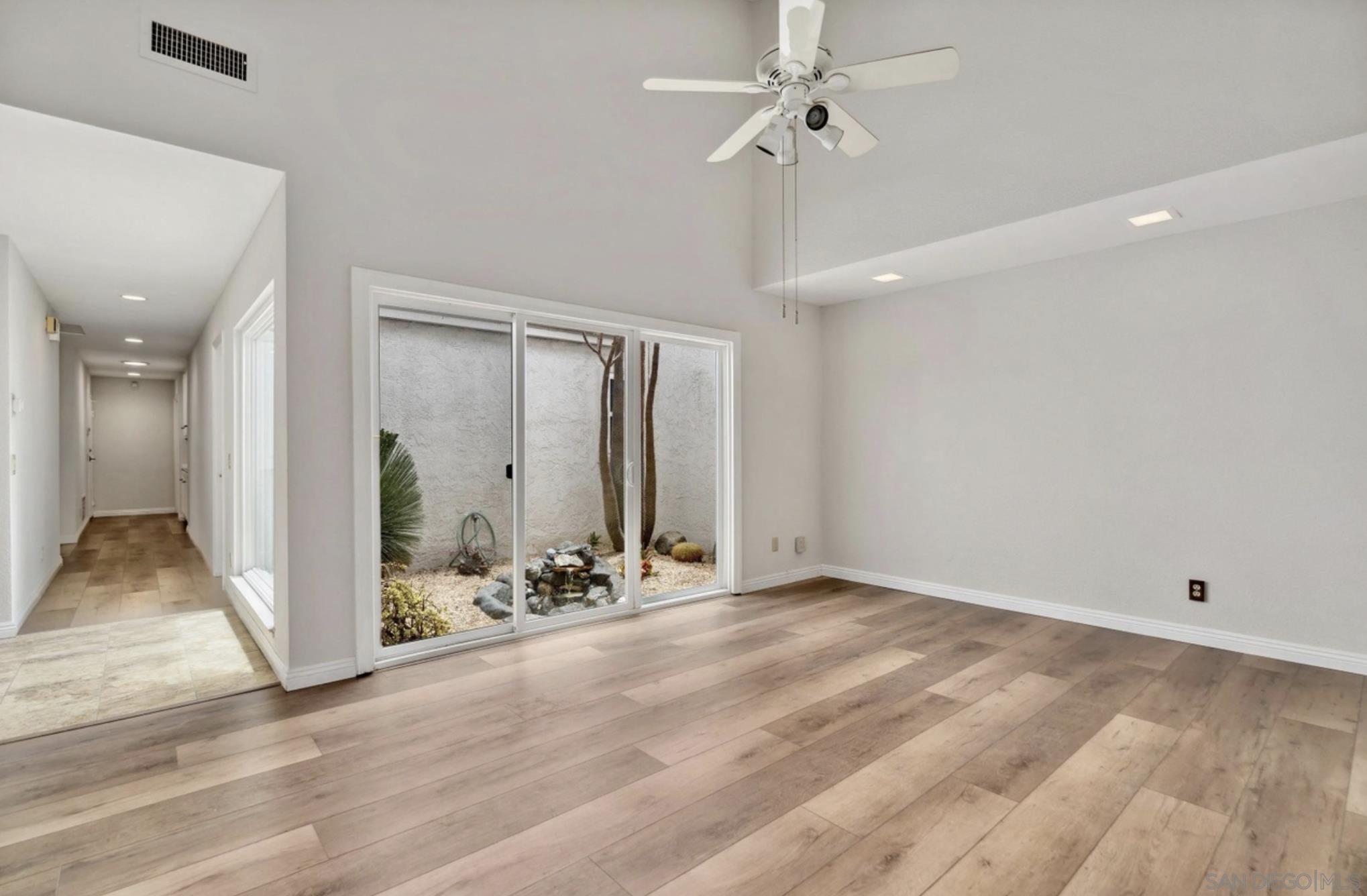 Detail Gallery Image 14 of 27 For 1608  Caminito Asterisco, La Jolla,  CA 92037 - 3 Beds | 2 Baths