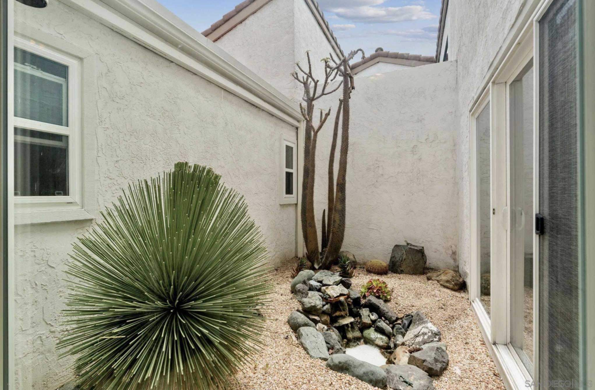 Detail Gallery Image 15 of 27 For 1608  Caminito Asterisco, La Jolla,  CA 92037 - 3 Beds | 2 Baths