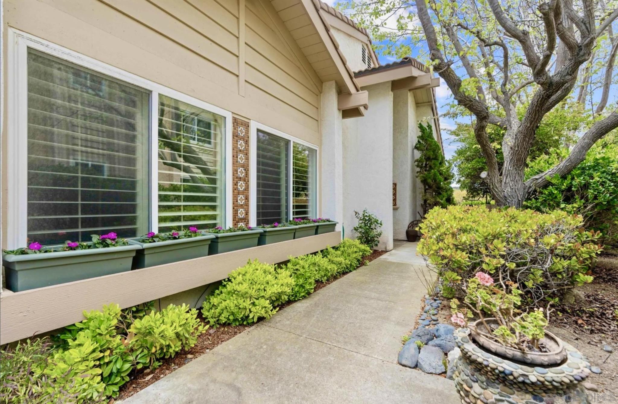 Detail Gallery Image 3 of 27 For 1608  Caminito Asterisco, La Jolla,  CA 92037 - 3 Beds | 2 Baths