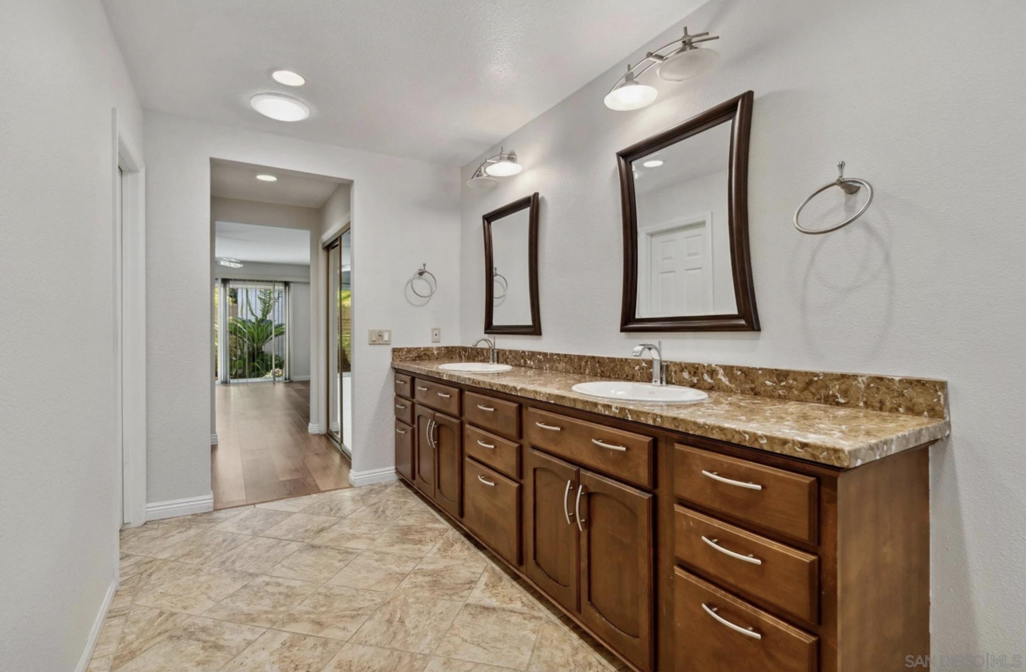 Detail Gallery Image 25 of 27 For 1608  Caminito Asterisco, La Jolla,  CA 92037 - 3 Beds | 2 Baths