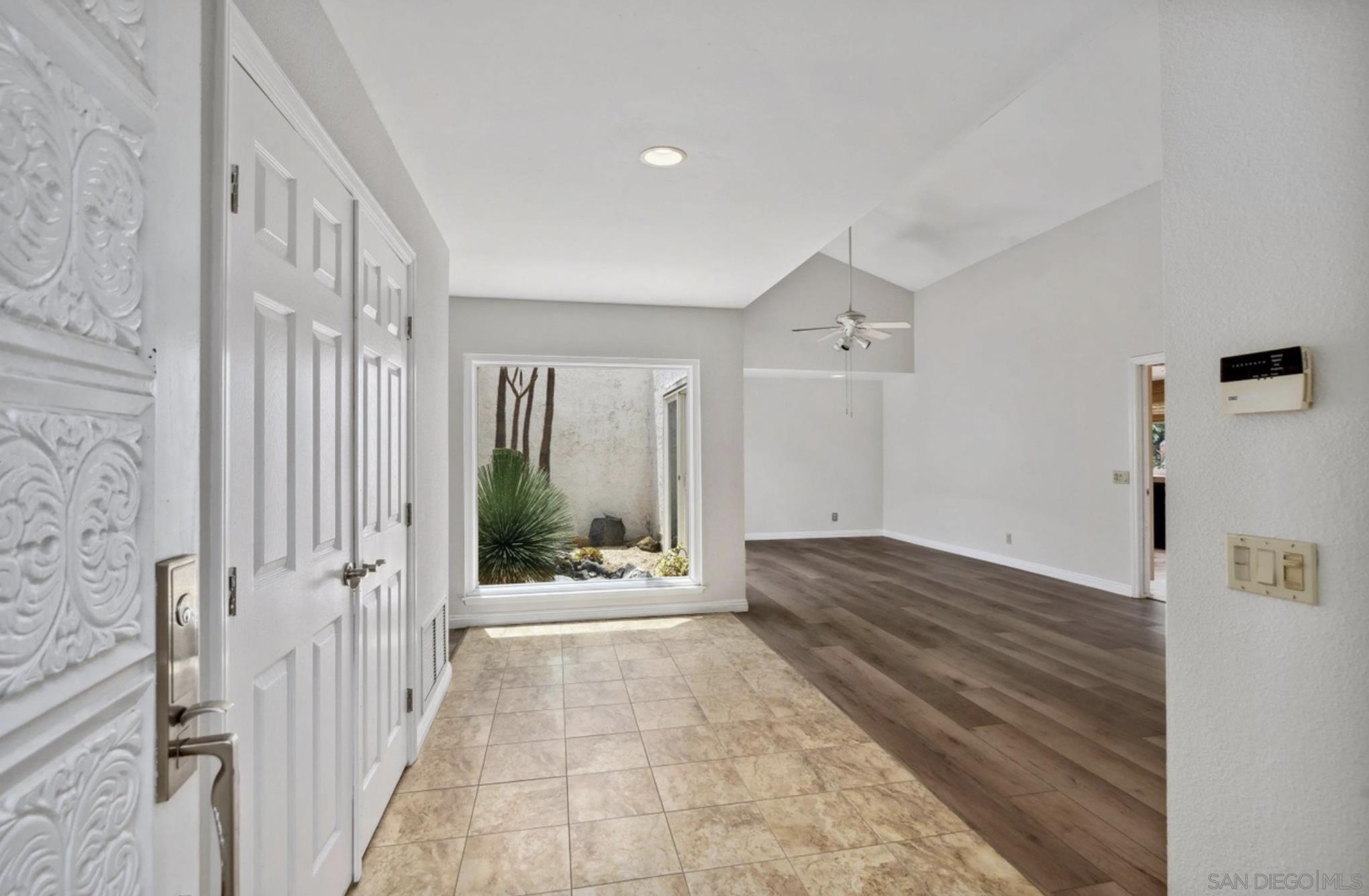 Detail Gallery Image 4 of 27 For 1608  Caminito Asterisco, La Jolla,  CA 92037 - 3 Beds | 2 Baths