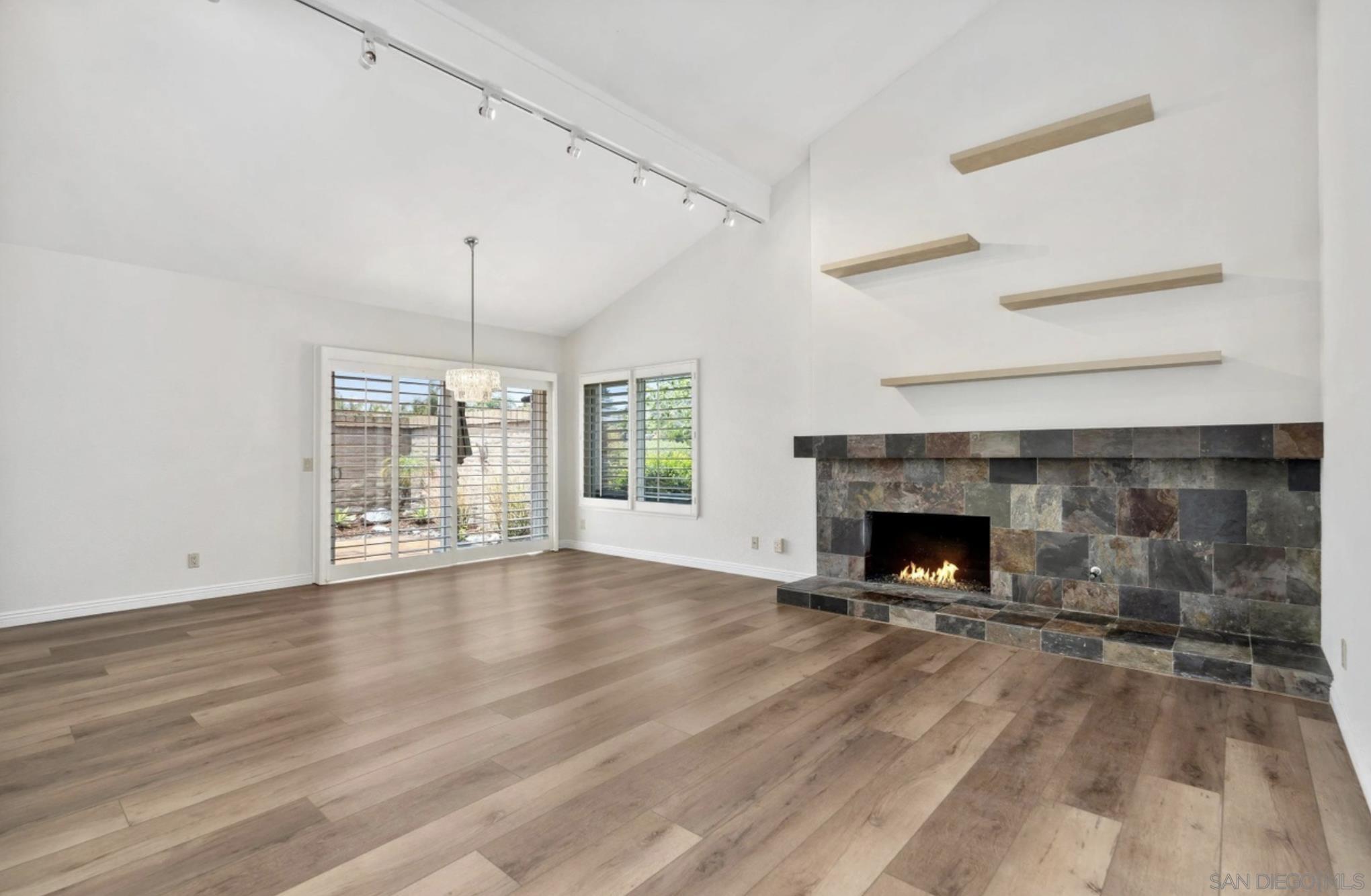 Detail Gallery Image 6 of 27 For 1608  Caminito Asterisco, La Jolla,  CA 92037 - 3 Beds | 2 Baths