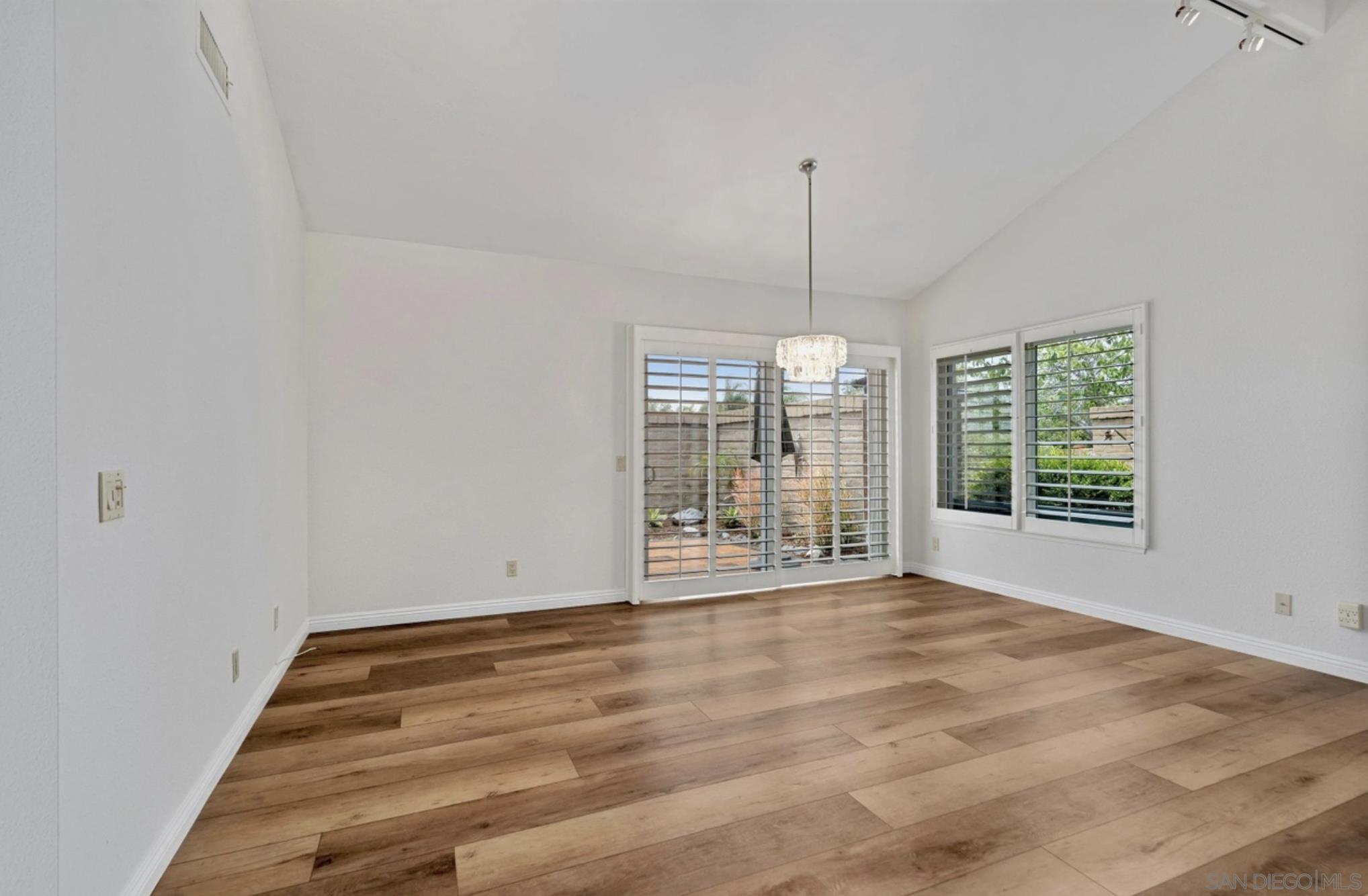 Detail Gallery Image 7 of 27 For 1608  Caminito Asterisco, La Jolla,  CA 92037 - 3 Beds | 2 Baths