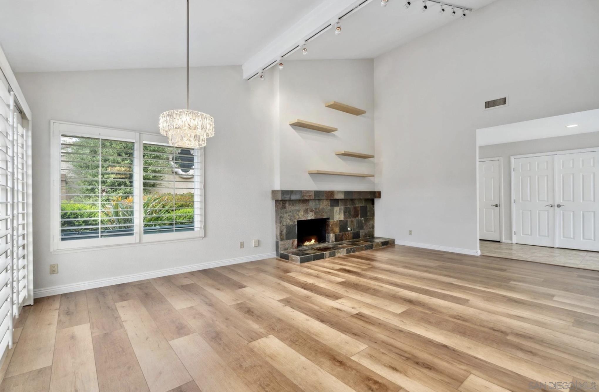 Detail Gallery Image 8 of 27 For 1608  Caminito Asterisco, La Jolla,  CA 92037 - 3 Beds | 2 Baths