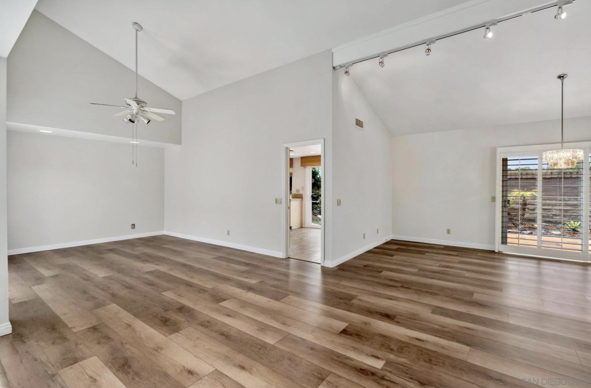 Detail Gallery Image 9 of 27 For 1608  Caminito Asterisco, La Jolla,  CA 92037 - 3 Beds | 2 Baths