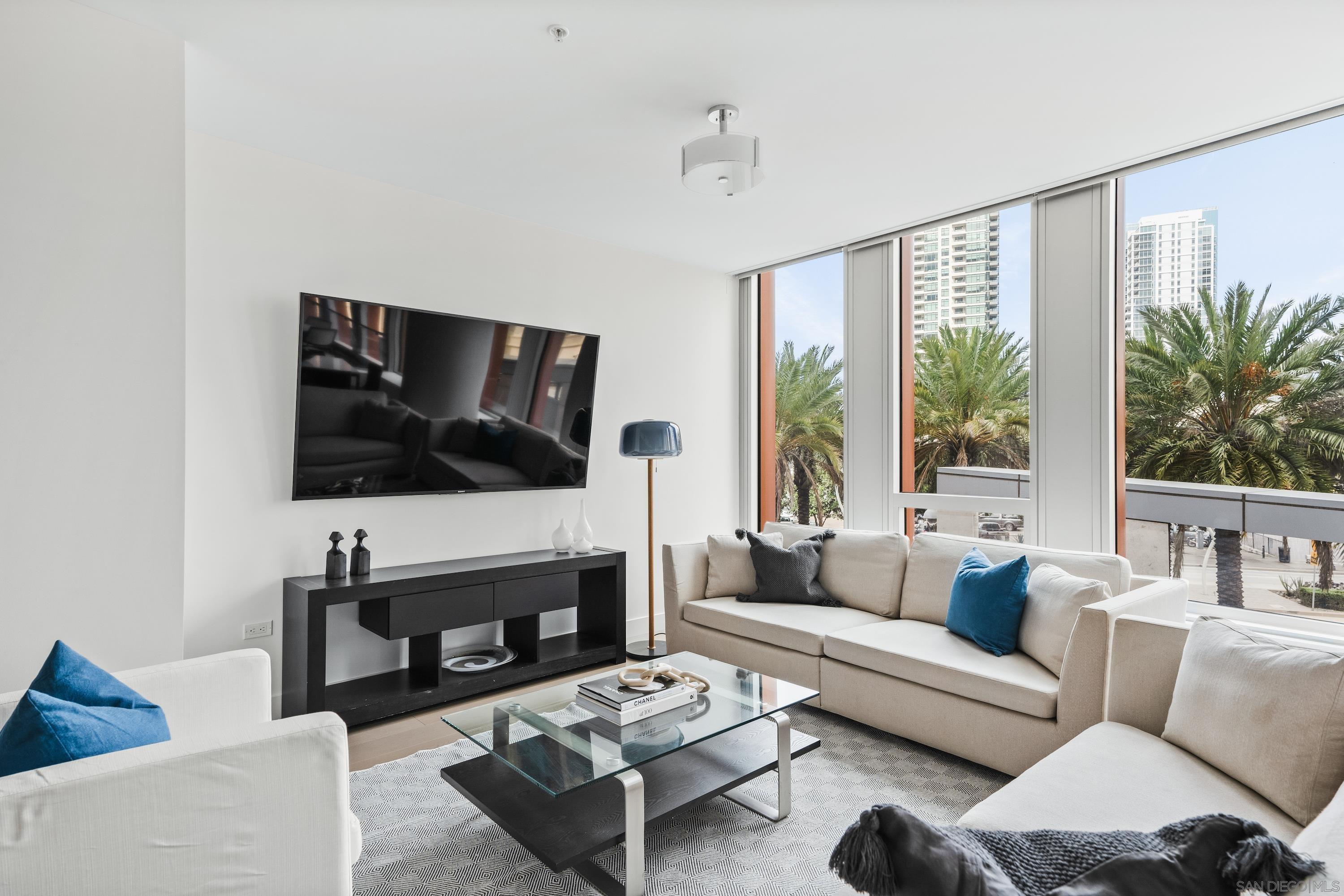 Detail Gallery Image 2 of 46 For 888 W E St  305, San Diego,  CA 92101 - 2 Beds | 2 Baths