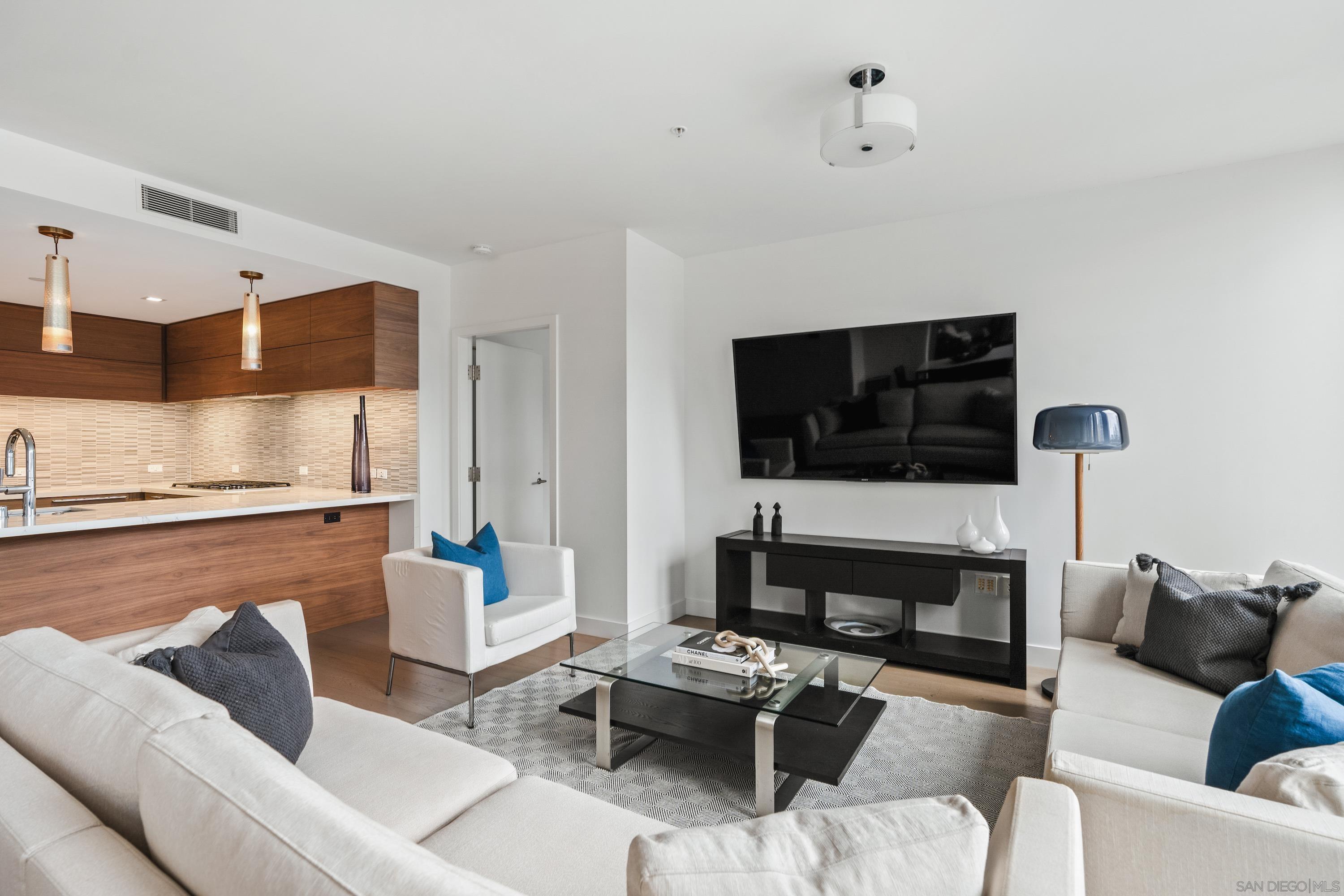 Detail Gallery Image 5 of 46 For 888 W E St  305, San Diego,  CA 92101 - 2 Beds | 2 Baths