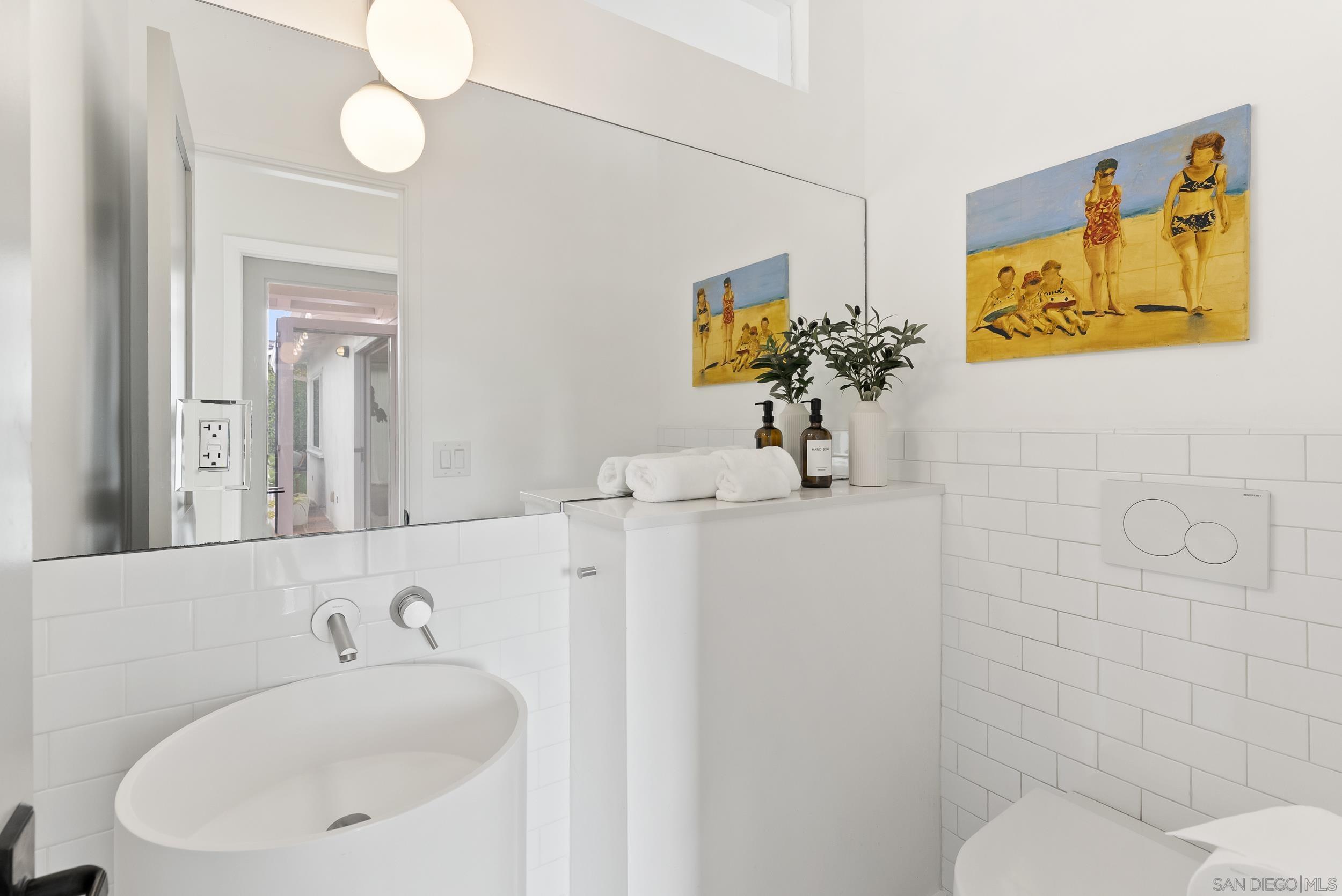 Detail Gallery Image 18 of 49 For 6653  Avenida Manana, La Jolla,  CA 92037 - 4 Beds | 3/1 Baths