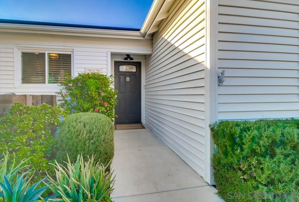 Detail Gallery Image 2 of 29 For 712  Lemon Avenue, Vista,  CA 92084 - 3 Beds | 2 Baths