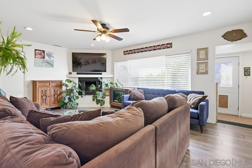 Detail Gallery Image 8 of 29 For 712  Lemon Avenue, Vista,  CA 92084 - 3 Beds | 2 Baths