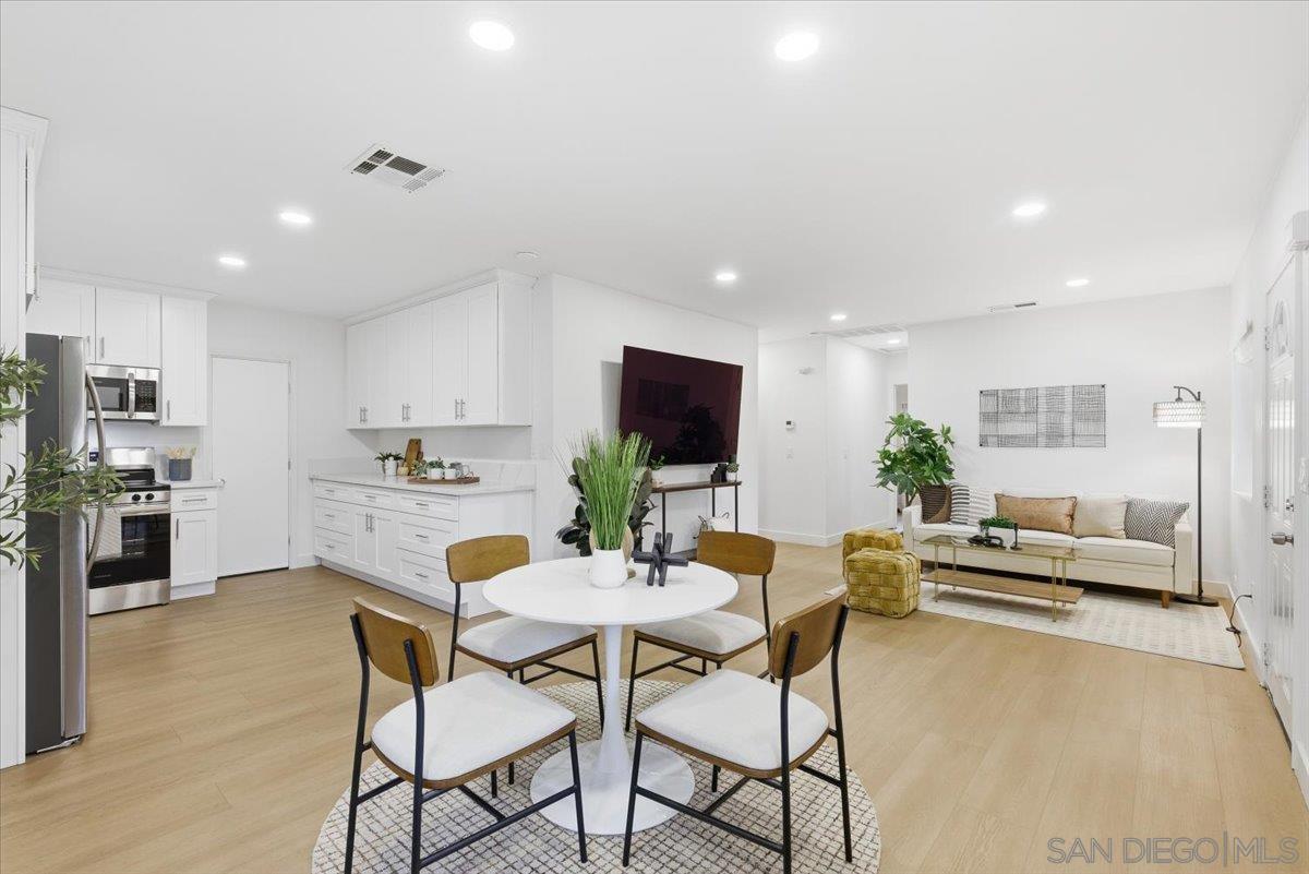 Front Image Thumbnail for SD250044655