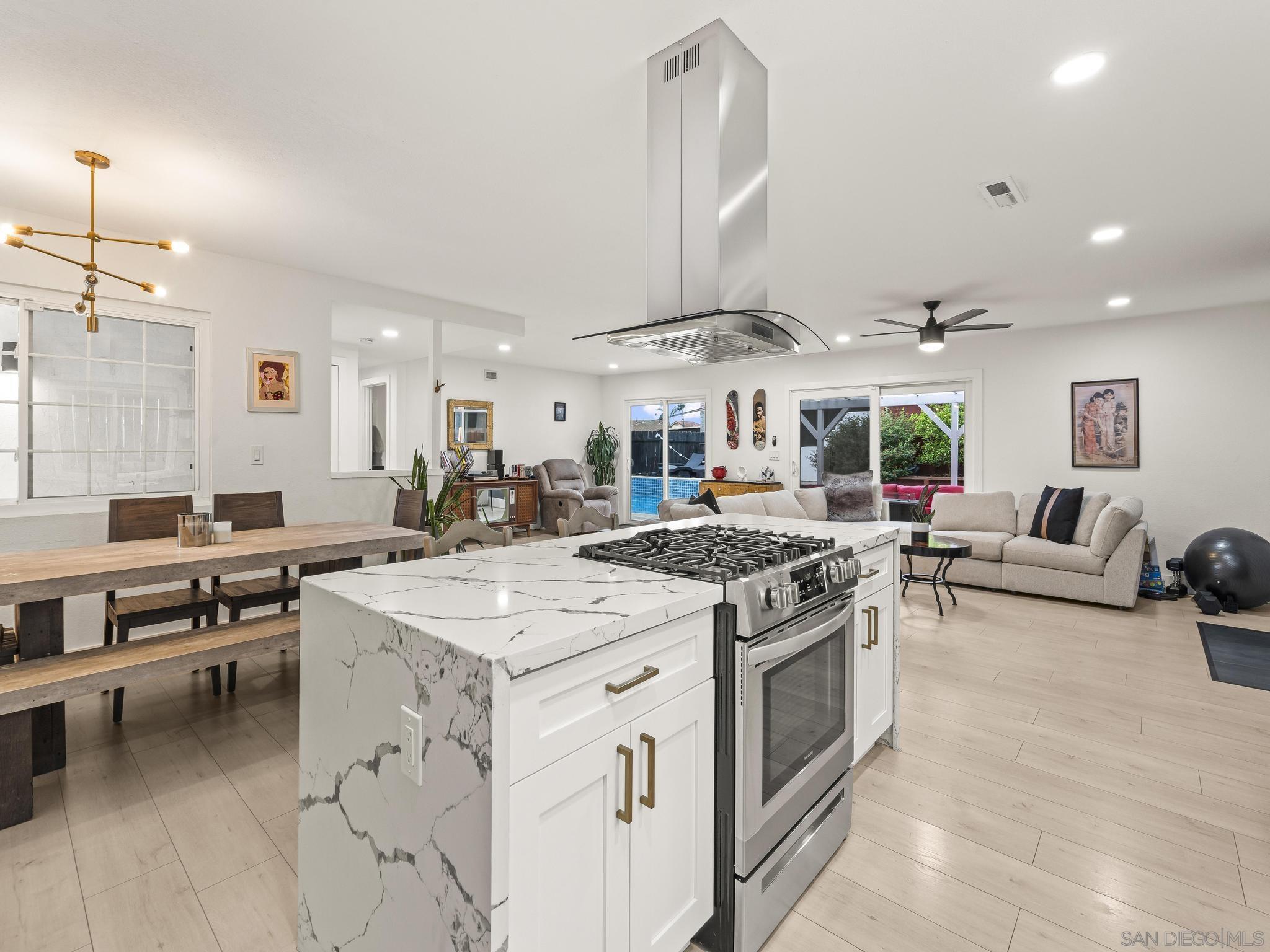 Front Image Thumbnail for SD250044657