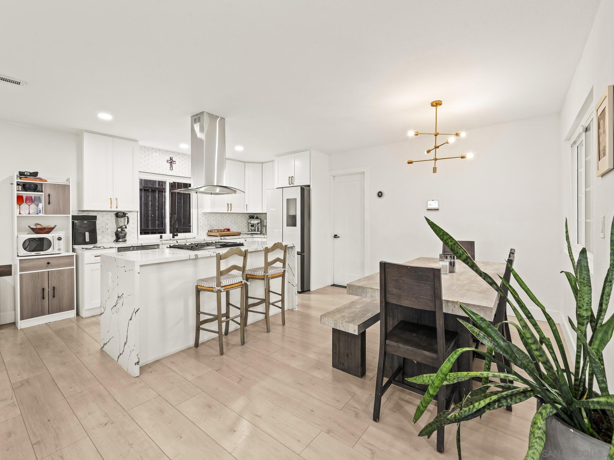 Detail Gallery Image 2 of 30 For 10252  Santana Street, Santee,  CA 92071 - 3 Beds | 2 Baths