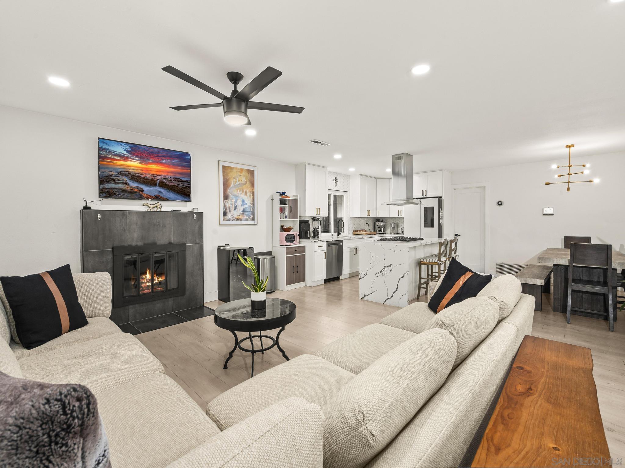 Detail Gallery Image 5 of 30 For 10252  Santana Street, Santee,  CA 92071 - 3 Beds | 2 Baths