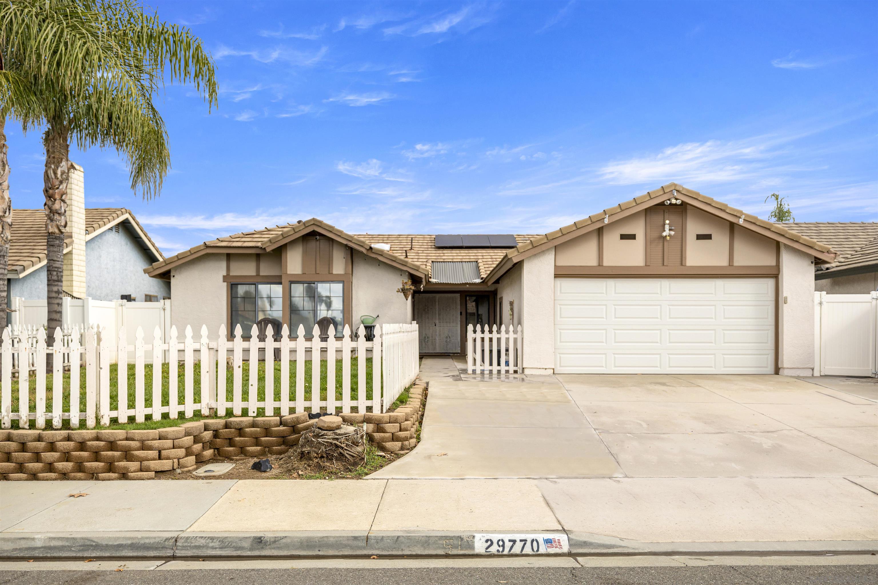 Detail Gallery Image 4 of 33 For 29770  Avenida De Real, Sun City,  CA 92586 - 5 Beds | 2 Baths