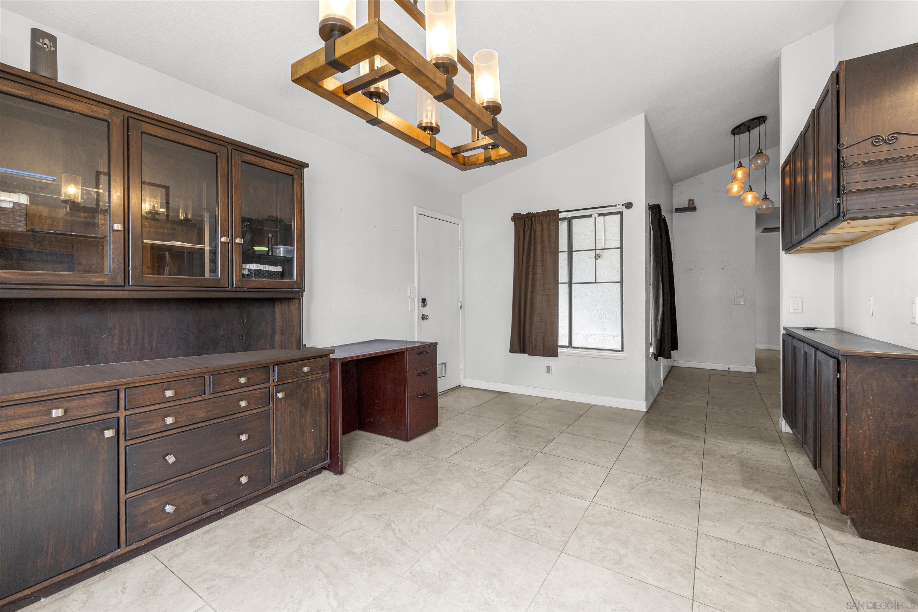 Detail Gallery Image 9 of 33 For 29770  Avenida De Real, Sun City,  CA 92586 - 5 Beds | 2 Baths