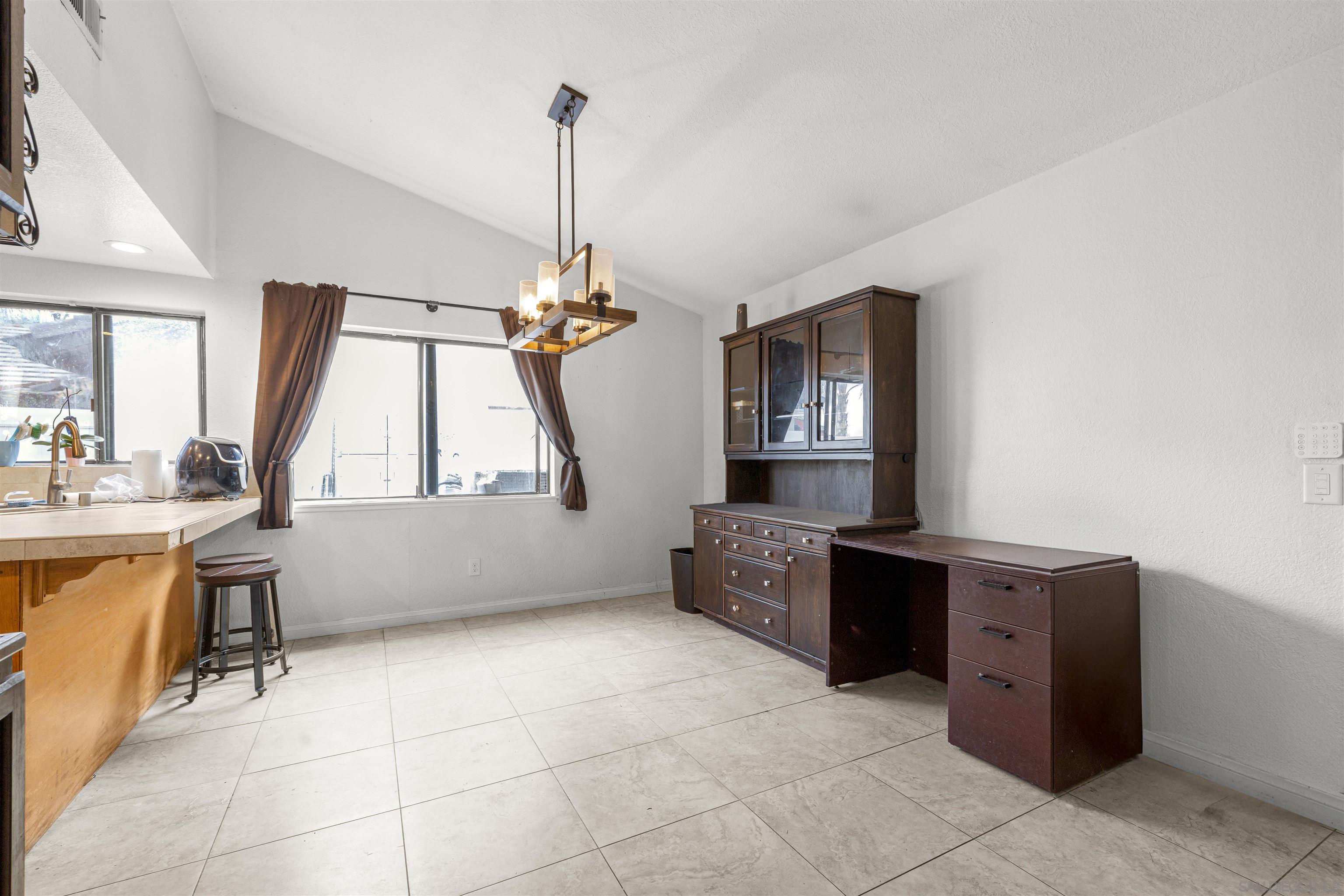 Detail Gallery Image 10 of 33 For 29770  Avenida De Real, Sun City,  CA 92586 - 5 Beds | 2 Baths