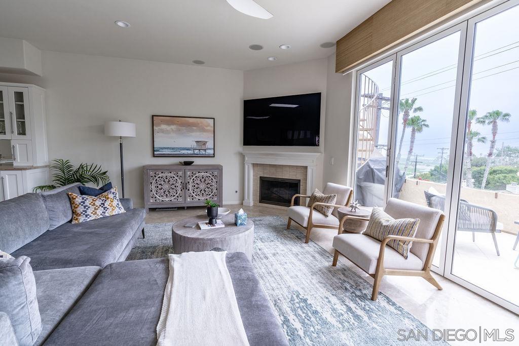 Detail Gallery Image 12 of 75 For 2508  Manchester Ave, Cardiff By The Sea,  CA 92007 - 3 Beds | 3 Baths