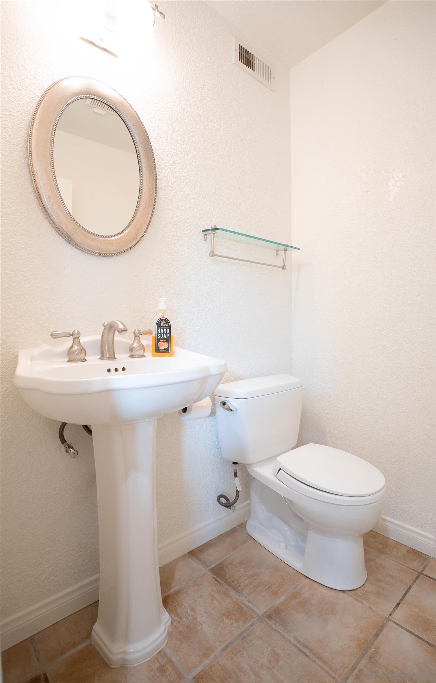 Detail Gallery Image 15 of 24 For 1533  Roma Dr, Vista,  CA 92081 - 4 Beds | 2/1 Baths